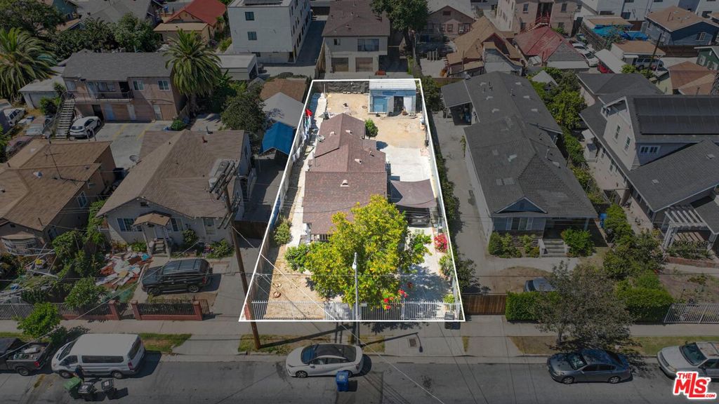 1525 W 37th Street