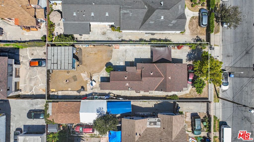 1525 W 37th Street