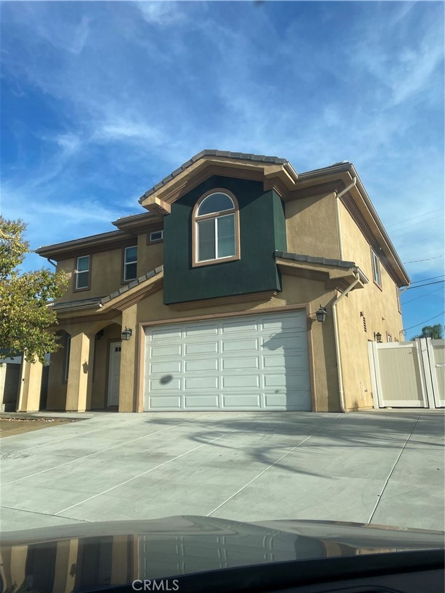 HOME FOR LEASE for residential or office ,4 BEDROOMS 3 BATHS, built in 2018 2370 square feet,  two stories  1 bed 1 bath down stairs,

bright family room, living room, l kitchen  pantry with granite counter tops, stove, dish washer, Nice cabinets,  fire place, second floor , the master room is a suite with 4 closets, nice bathroom with Jacuzzi, walking  shower, plus  other 2 bedrooms with good size closets and 1 bathroom. this home got a back yard for your family and friends gatherings, attached garage for 2 cars, conveniently located close to schools, Markets, Universities. please check zoning regulations for office use,