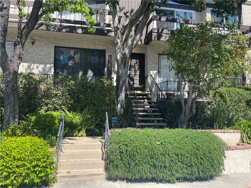 Photo of 1818 Kelton Avenue #101, Los Angeles, CA 90025 (MLS # OC25052429)
