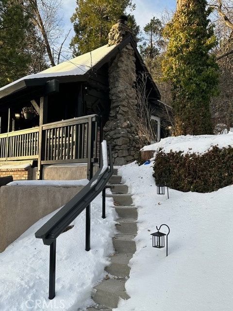 Photo of 2410 Secret Dr, Running Springs, CA 92382 (MLS # IG26046338)