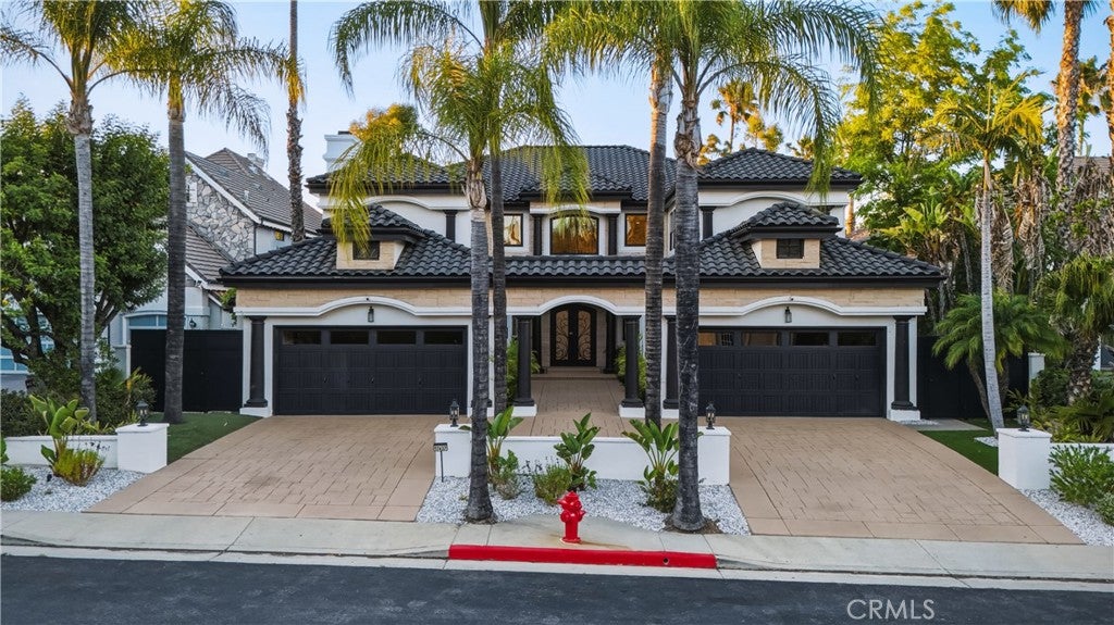 Photo of 17437 Oak Creek Court, Encino, CA 91316 (MLS # SR26133045)