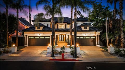 Photo of 17437 Oak Creek Court, Encino, CA 91316 (MLS # SR26133045)
