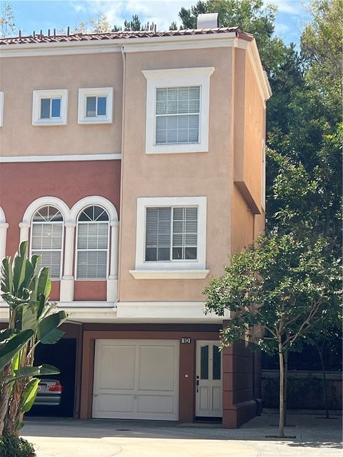 Photo of 10 Palmieri Aisle, Irvine, CA 92606 (MLS # OC25153357)