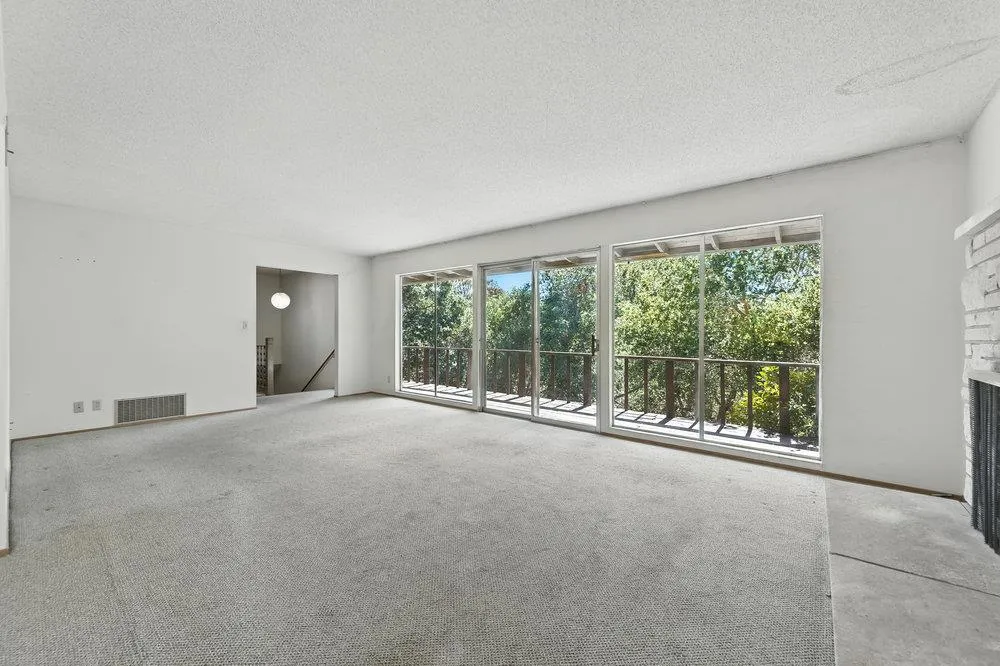 Los Altos Hills, California 94022, United States, 4 Bedrooms Bedrooms, ,3 BathroomsBathrooms,Residential,Active,186785