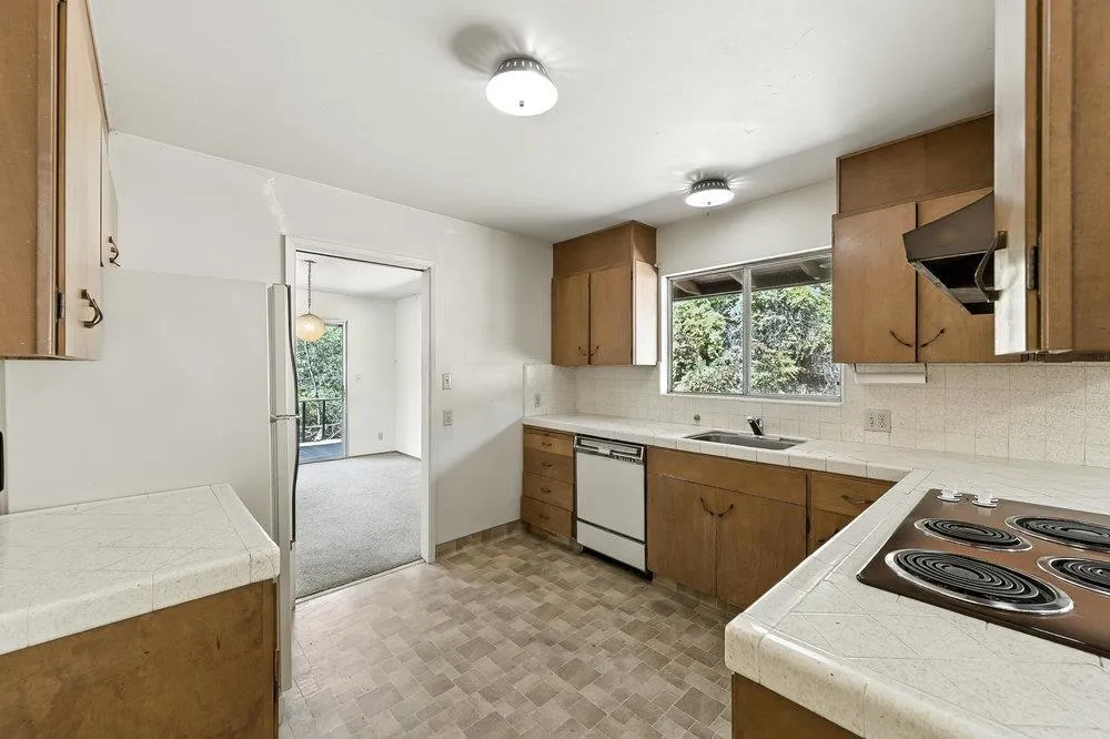 Los Altos Hills, California 94022, United States, 4 Bedrooms Bedrooms, ,3 BathroomsBathrooms,Residential,Active,186785