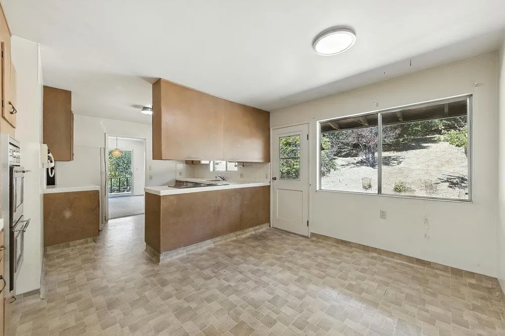 Los Altos Hills, California 94022, United States, 4 Bedrooms Bedrooms, ,3 BathroomsBathrooms,Residential,Active,186785