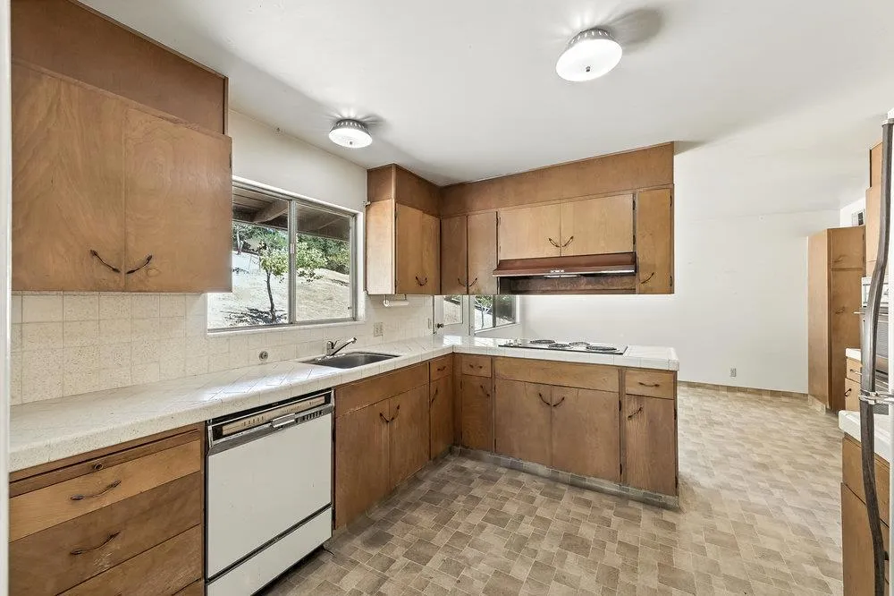 Los Altos Hills, California 94022, United States, 4 Bedrooms Bedrooms, ,3 BathroomsBathrooms,Residential,Active,186785