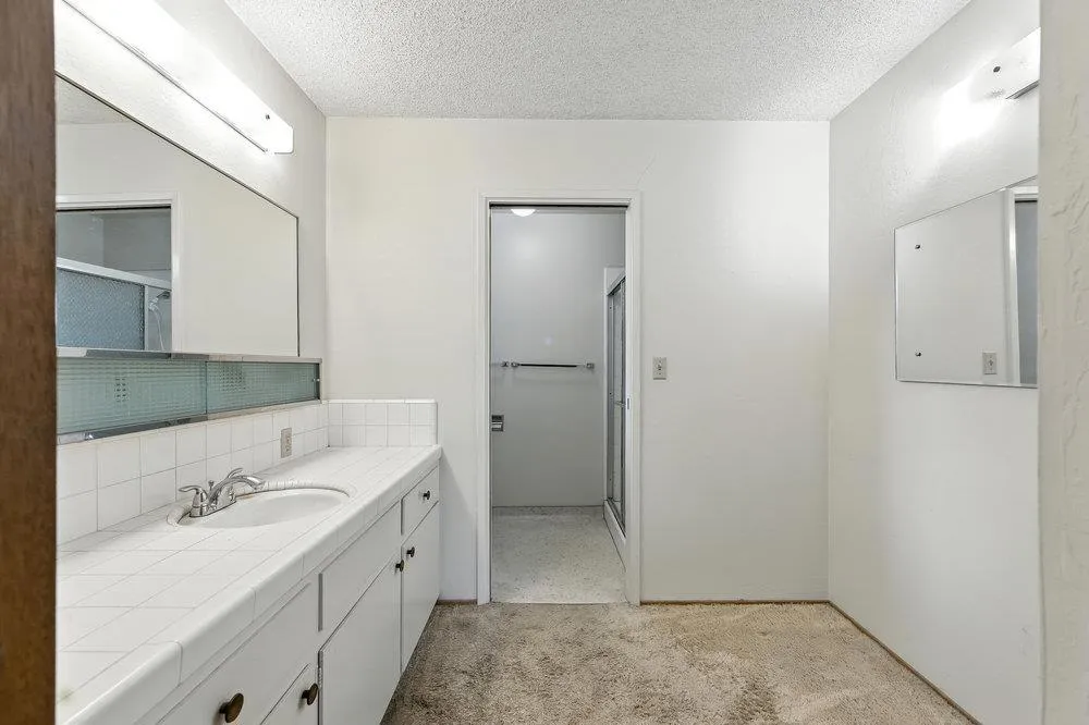 Los Altos Hills, California 94022, United States, 4 Bedrooms Bedrooms, ,3 BathroomsBathrooms,Residential,Active,186785