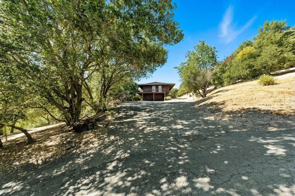Los Altos Hills, California 94022, United States, 4 Bedrooms Bedrooms, ,3 BathroomsBathrooms,Residential,Active,186785