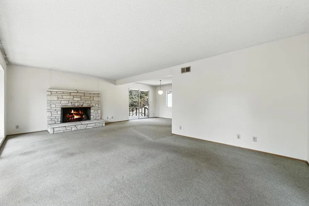 Los Altos Hills, California 94022, United States, 4 Bedrooms Bedrooms, ,3 BathroomsBathrooms,Residential,Active,186785