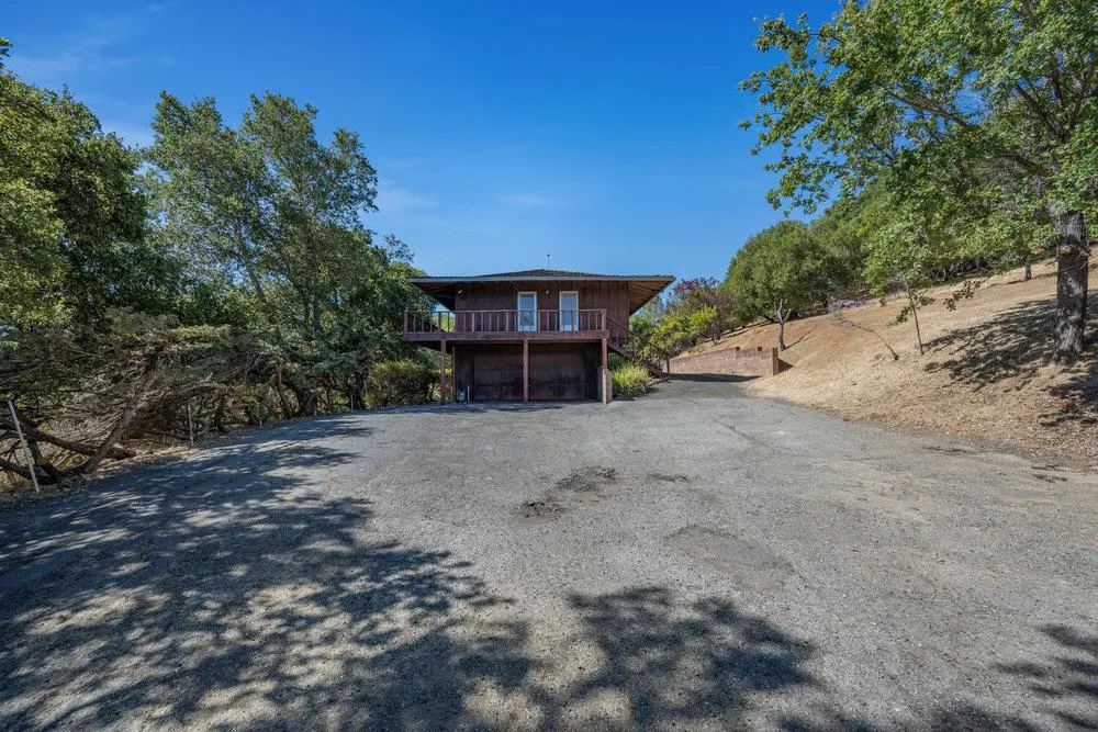 Los Altos Hills, California 94022, United States, 4 Bedrooms Bedrooms, ,3 BathroomsBathrooms,Residential,Active,186785