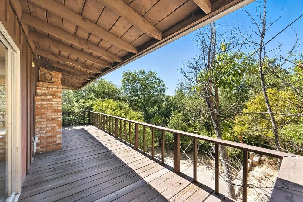 Los Altos Hills, California 94022, United States, 4 Bedrooms Bedrooms, ,3 BathroomsBathrooms,Residential,Active,186785