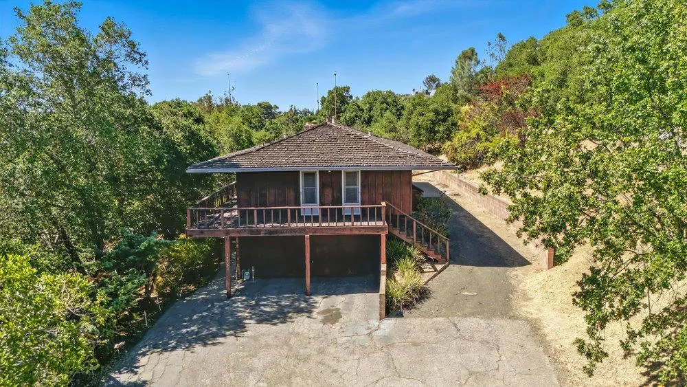 Los Altos Hills, California 94022, United States, 4 Bedrooms Bedrooms, ,3 BathroomsBathrooms,Residential,Active,186785