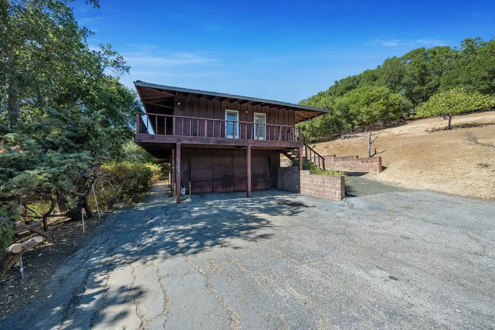 Los Altos Hills, California 94022, United States, 4 Bedrooms Bedrooms, ,3 BathroomsBathrooms,Residential,Active,186785