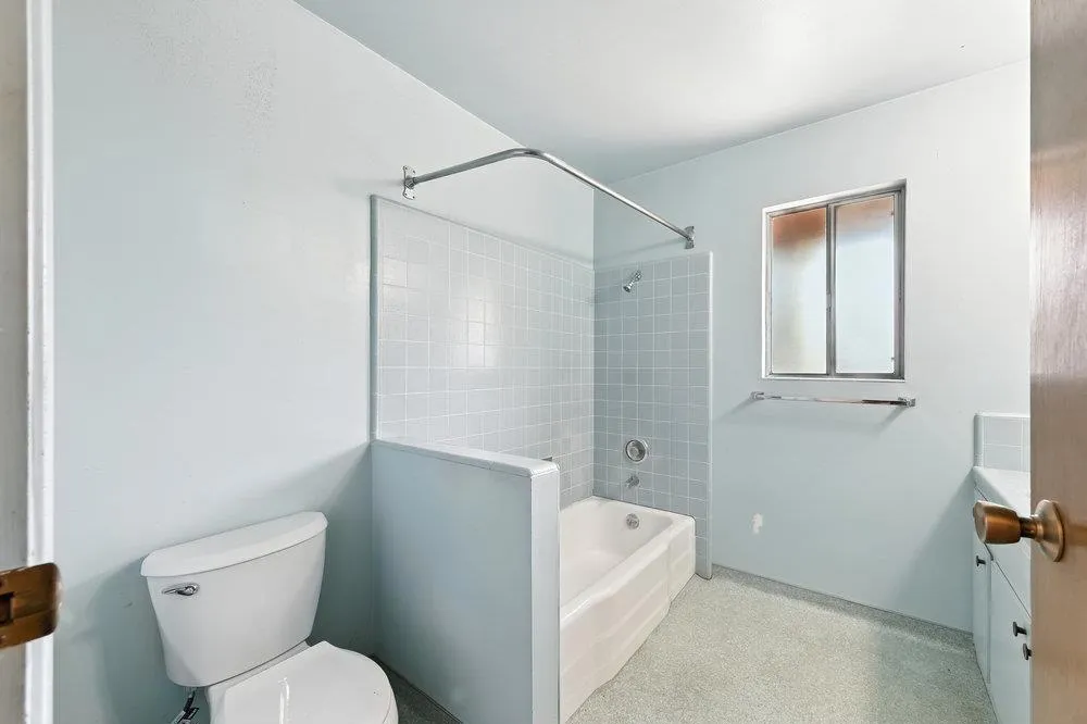 Los Altos Hills, California 94022, United States, 4 Bedrooms Bedrooms, ,3 BathroomsBathrooms,Residential,Active,186785