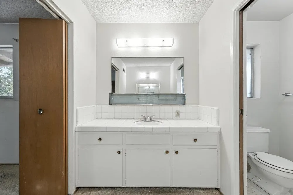 Los Altos Hills, California 94022, United States, 4 Bedrooms Bedrooms, ,3 BathroomsBathrooms,Residential,Active,186785