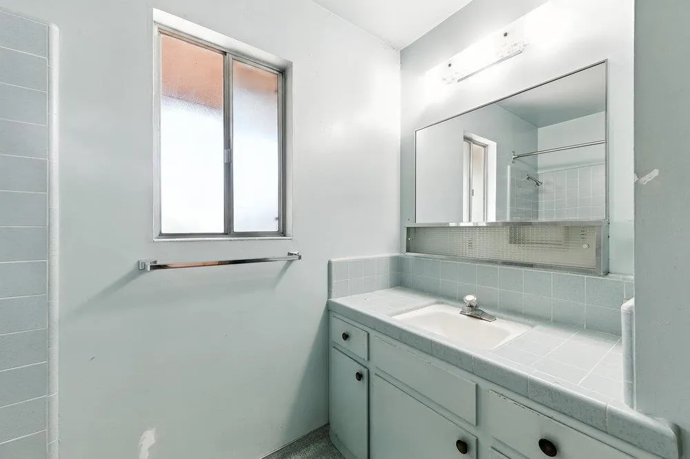 Los Altos Hills, California 94022, United States, 4 Bedrooms Bedrooms, ,3 BathroomsBathrooms,Residential,Active,186785