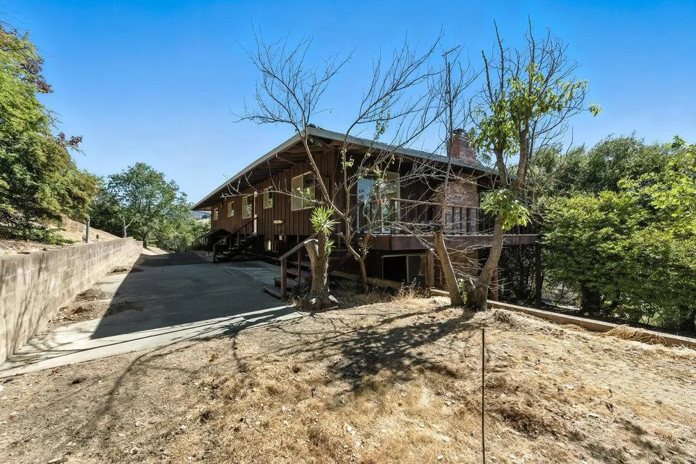 Los Altos Hills, California 94022, United States, 4 Bedrooms Bedrooms, ,3 BathroomsBathrooms,Residential,Active,186785