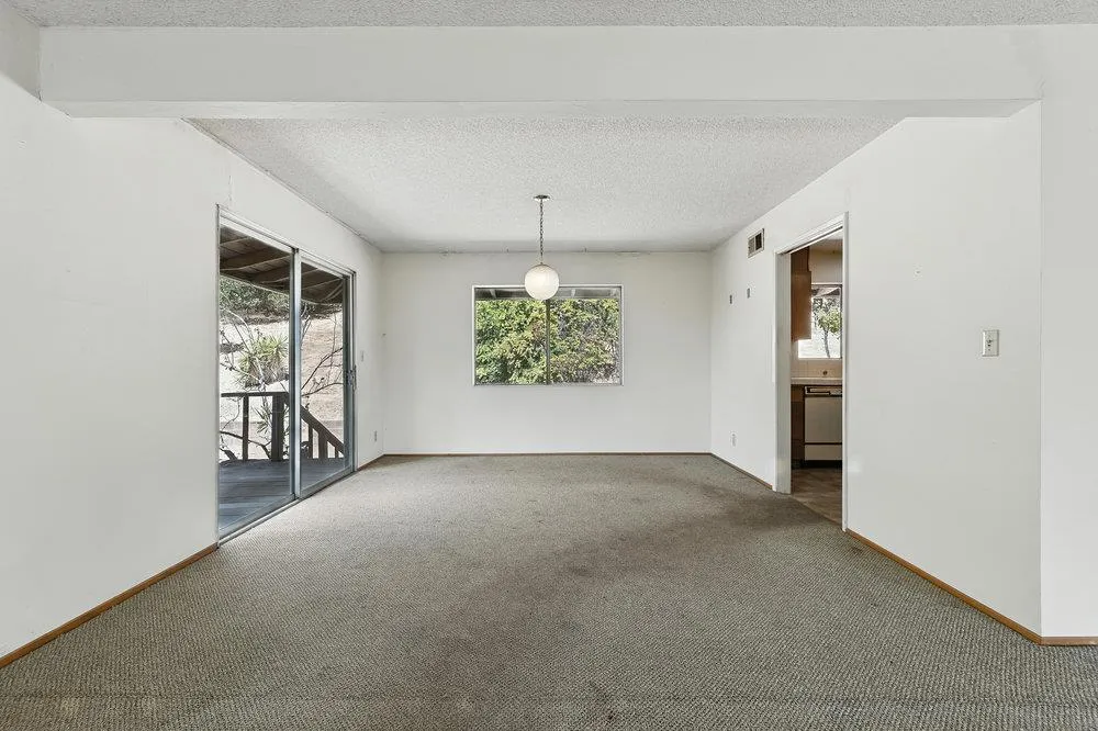 Los Altos Hills, California 94022, United States, 4 Bedrooms Bedrooms, ,3 BathroomsBathrooms,Residential,Active,186785