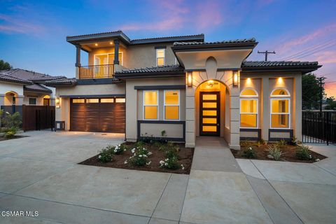 Photo of 295 Toyon Court, Thousand Oaks, CA 91362 (MLS # 226002511)