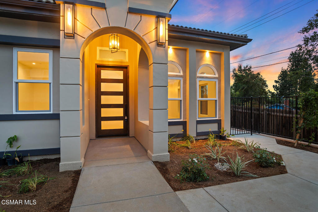 295 Toyon Court