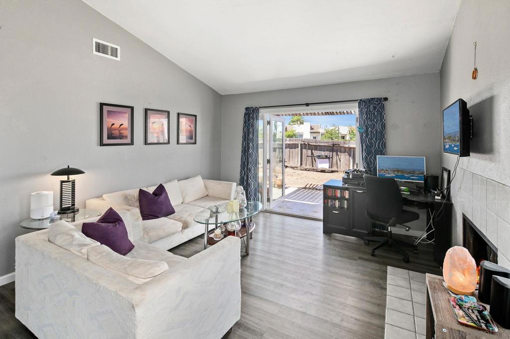 10908 Black Mountain 1