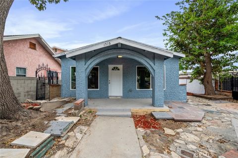 Photo of 1516 E Young ST, Wilmington, CA 90744 (MLS # SB26102893)