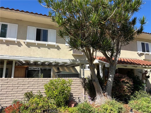 Photo of 2317 Via Puerta #C, Laguna Woods, CA 92637 (MLS # OC26212525)