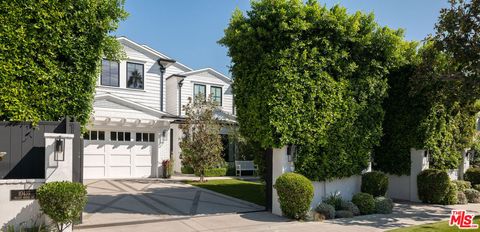 Photo of 10439 Valley Spring Lane, Toluca Lake, CA 91602 (MLS # 26654309)