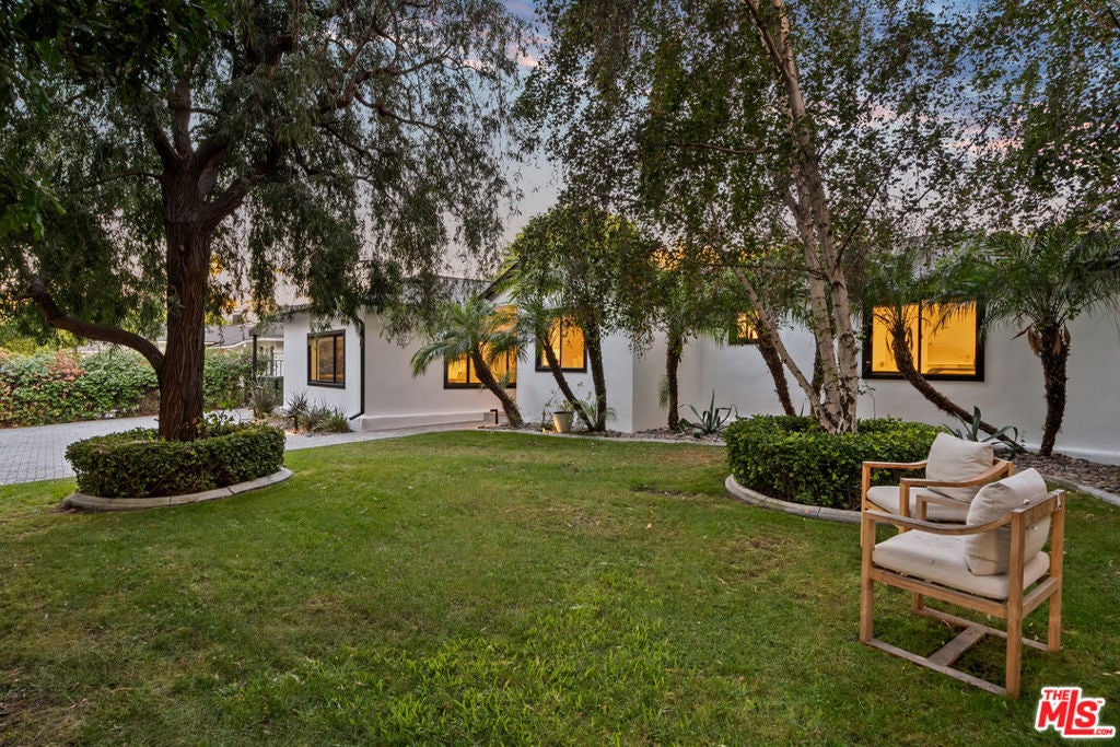 Photo of 14348 Roblar Place, Sherman Oaks, CA 91423 (MLS # 26862421)