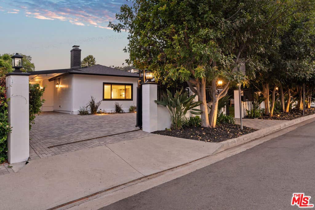 Photo of 14348 Roblar Place, Sherman Oaks, CA 91423 (MLS # 26862421)