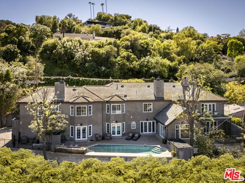 Photo of 12917 Galewood Street, Studio City, CA 91604 (MLS # 26731747)