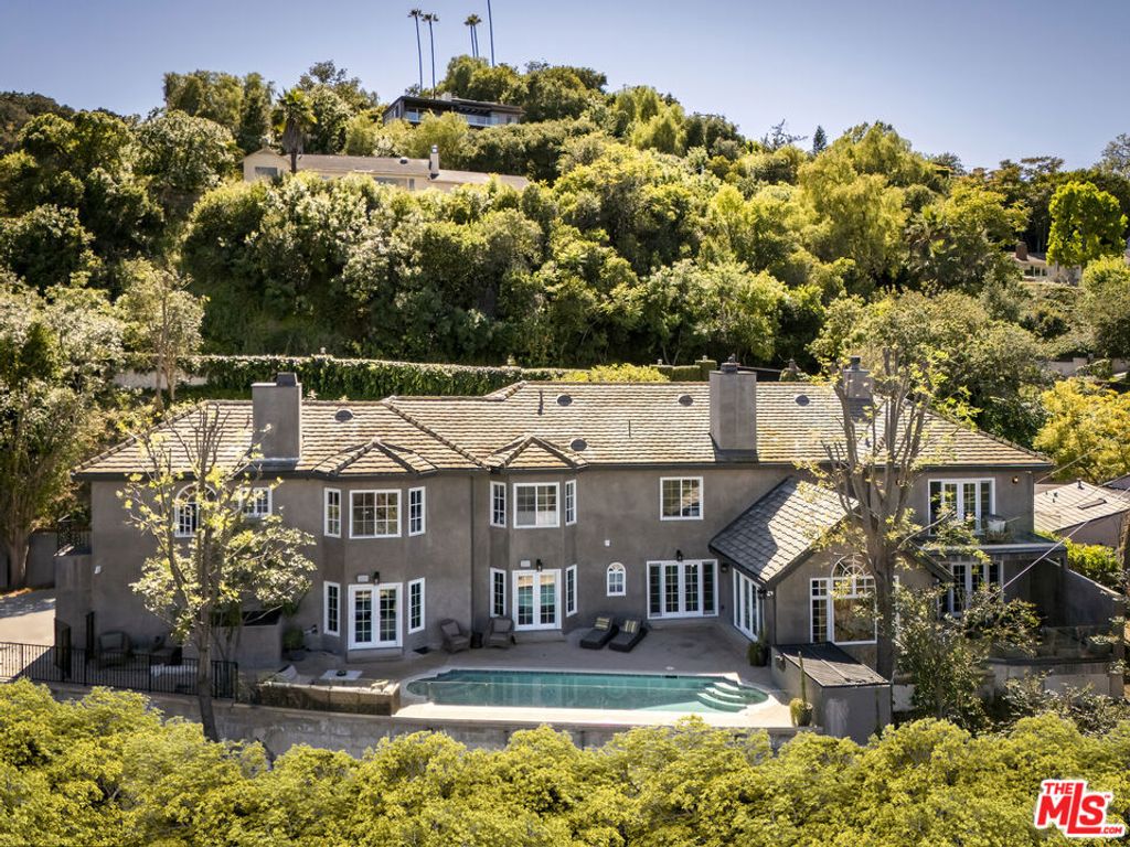 Photo of 12917 Galewood Street, Studio City, CA 91604 (MLS # 26731747)