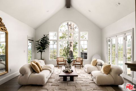 12917 Galewood Street Studio City CA 91604