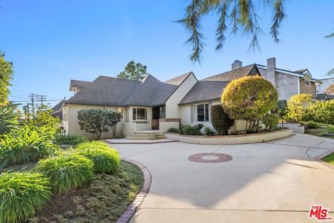 Photo of 1050 Centinela Avenue, Santa Monica, CA 90403 (MLS # 26664961)