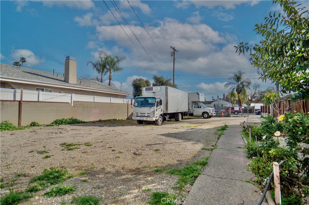 Photo of 14841 Archwood, Van Nuys, CA 91405 (MLS # SR26026433)