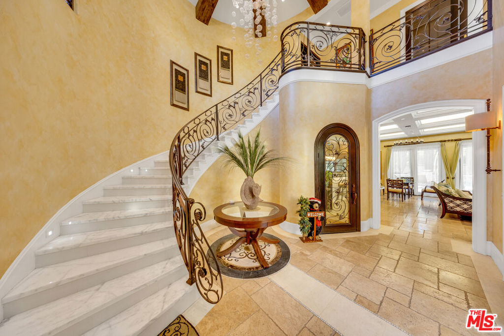 2697 Versante Terrace