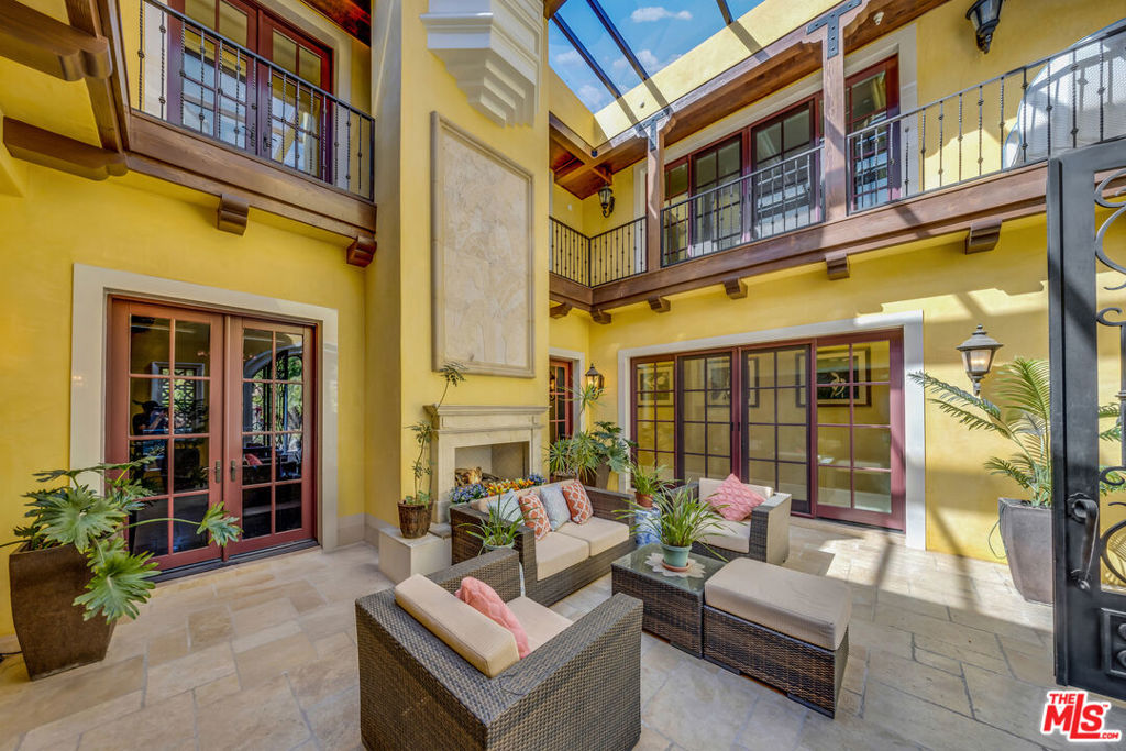 2697 Versante Terrace