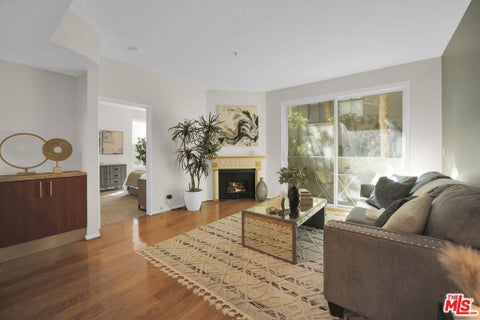 Photo of 620 S Gramercy Place #135, Los Angeles, CA 90005 (MLS # 26103588)