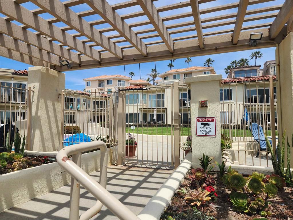 listing image 130722328516595438585