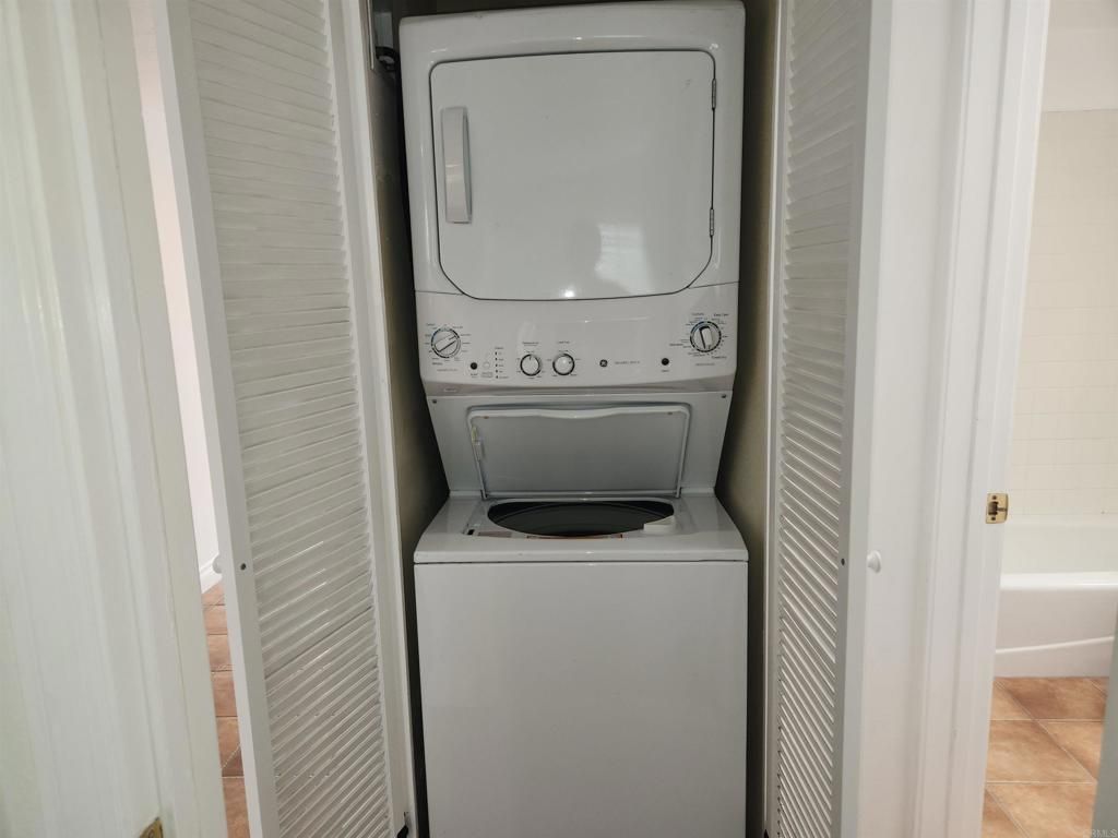 listing image 130721342981688865104