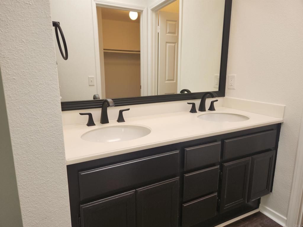 listing image 130722077751347250908