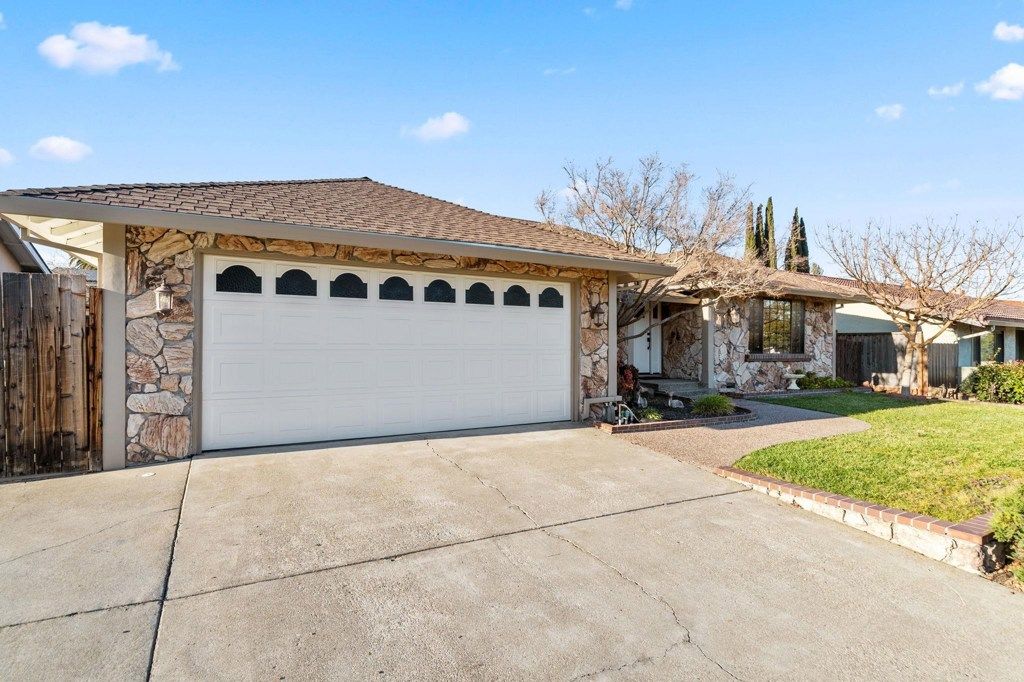 Photo of 7825 Fairoaks Dr Dr, Pleasanton, CA 94588 (MLS # 41123079)