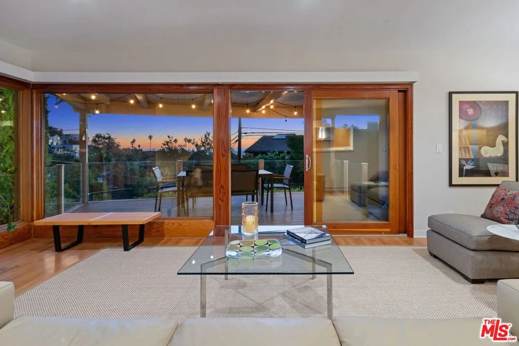 Santa Monica, California 90402, United States, 4 Bedrooms Bedrooms, ,3 BathroomsBathrooms,Residential,Active,240289