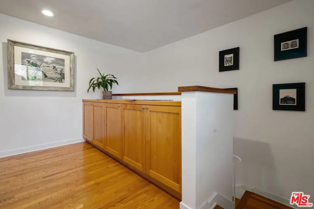 Santa Monica, California 90402, United States, 4 Bedrooms Bedrooms, ,3 BathroomsBathrooms,Residential,Active,240289