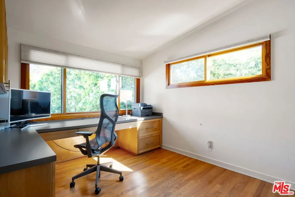 Santa Monica, California 90402, United States, 4 Bedrooms Bedrooms, ,3 BathroomsBathrooms,Residential,Active,240289