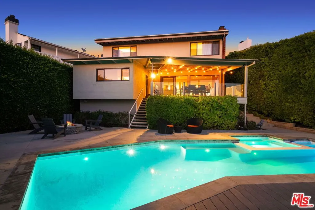 Santa Monica, California 90402, United States, 4 Bedrooms Bedrooms, ,3 BathroomsBathrooms,Residential,Active,240289