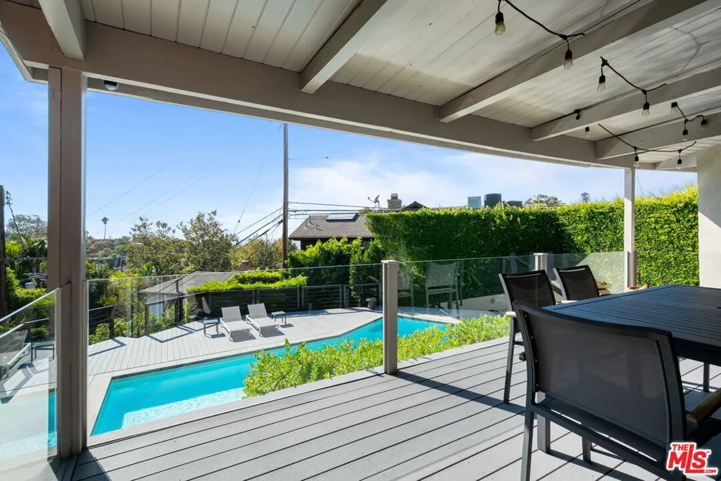 Santa Monica, California 90402, United States, 4 Bedrooms Bedrooms, ,3 BathroomsBathrooms,Residential,Active,240289