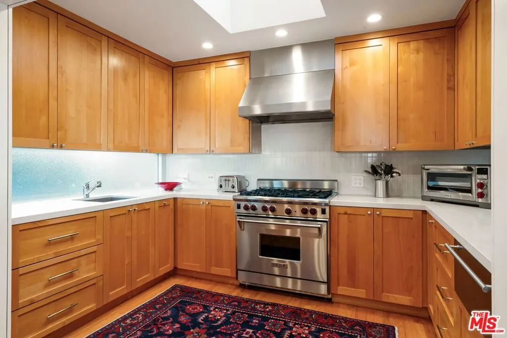 Santa Monica, California 90402, United States, 4 Bedrooms Bedrooms, ,3 BathroomsBathrooms,Residential,Active,240289